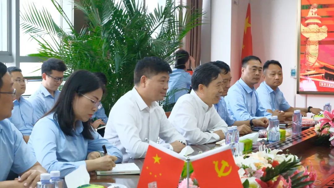 新密市委常委、政法委書(shū)記劉軍杰一行蒞臨榮盛科技集團調研指導