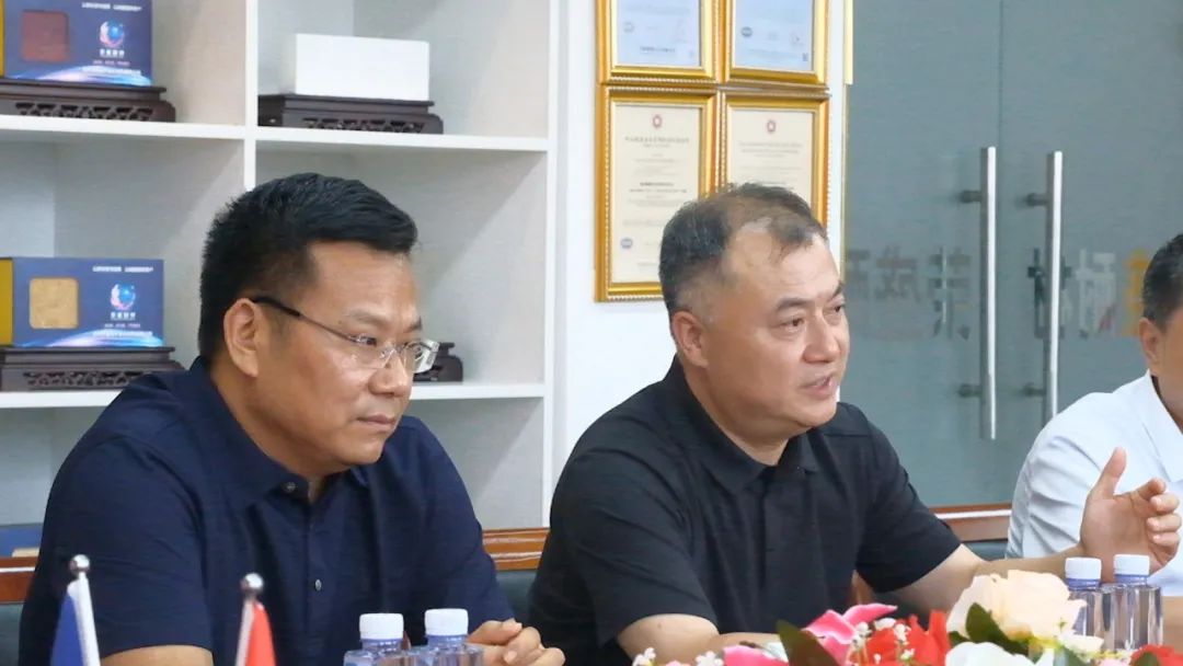 新密市委常委、政法委書(shū)記劉軍杰一行蒞臨榮盛科技集團調研指導