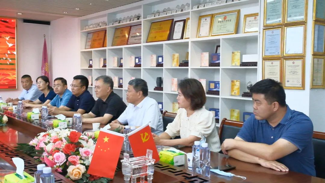 新密市委常委、政法委書(shū)記劉軍杰一行蒞臨榮盛科技集團調研指導